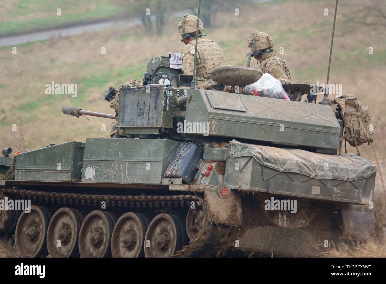 Armée britannique FV107 Scimitar blindé véhicule militaire de reconnaissance à chenilles sur Manœuvres aire d'entraînement militaire de Salisbury Plain Banque D'Images