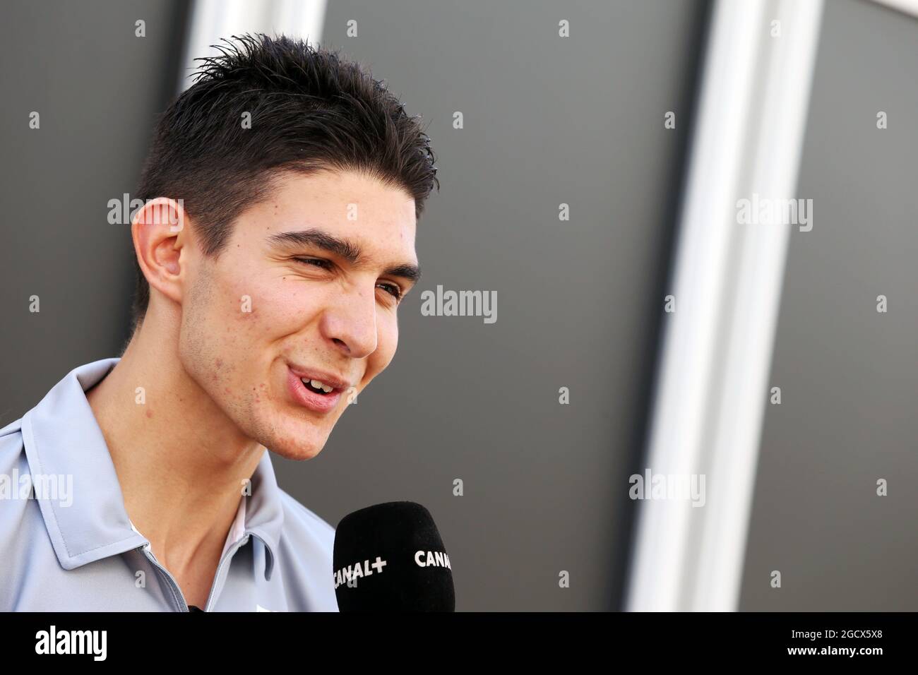 Esteban Ocon (FRA) Manor Racing avec les médias. Grand Prix japonais, jeudi 6 octobre 2016. Suzuka, Japon. Banque D'Images