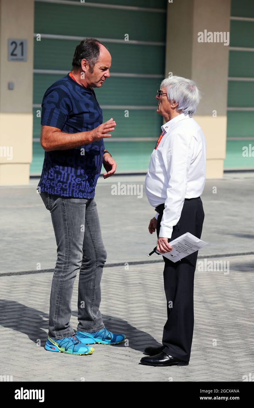 (De gauche à droite) : Gerhard Berger (AUT) avec Bernie Ecclestone (GBR). Grand Prix d'Abu Dhabi, vendredi 25 novembre 2016. Yas Marina circuit, Abu Dhabi, Émirats Arabes Unis. Banque D'Images