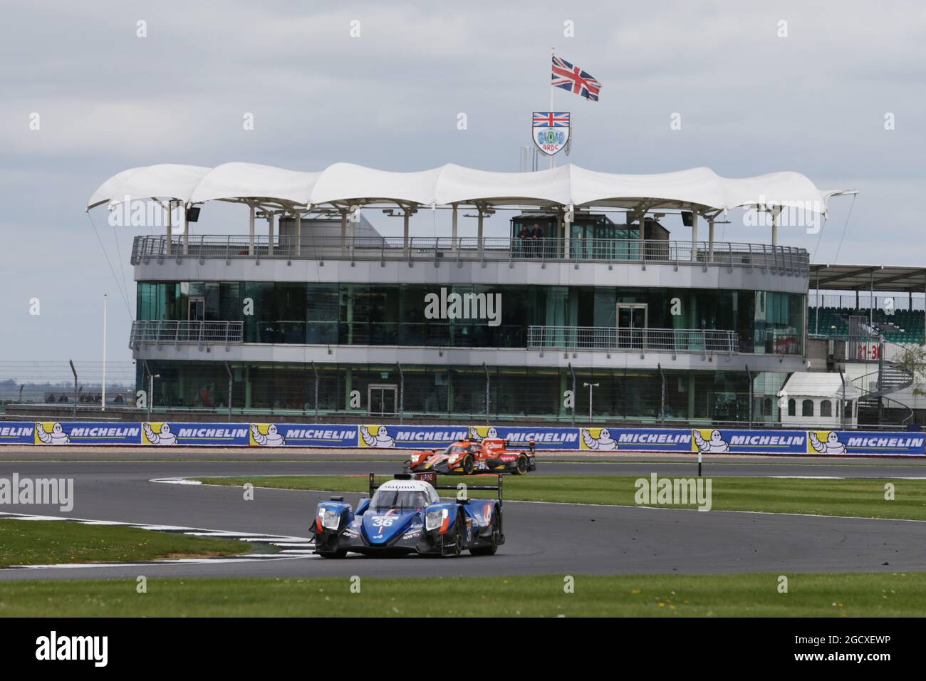 Nicolas Lapierre (FRA) / Gustavo Menezes (USA) / Matthew Rao (GBR) #36 Signatech Alpine Matmut, Alpine A470 - Gibson. Championnat du monde d'endurance FIA, 1ère partie, dimanche 16 avril 2017. Silverstone, Angleterre. Banque D'Images Nicolas Lapierre (FRA) / Gustavo Menezes (USA) / Matthew Rao (GBR) #36 Signatech Alpine Matmut, Alpine A470 - Gibson. Championnat du monde d'endurance FIA, 1ère partie, dimanche 16 avril 2017. Silverstone, Angleterre. Banque D'Images