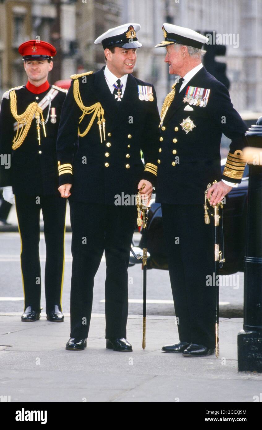 Prince Andrew. Service de jour annuel de Trafalgar pour commémorer la célèbre victoire de Nelson, Trafalgar Square, Londres. Royaume-Uni octobre 1992 Banque D'Images