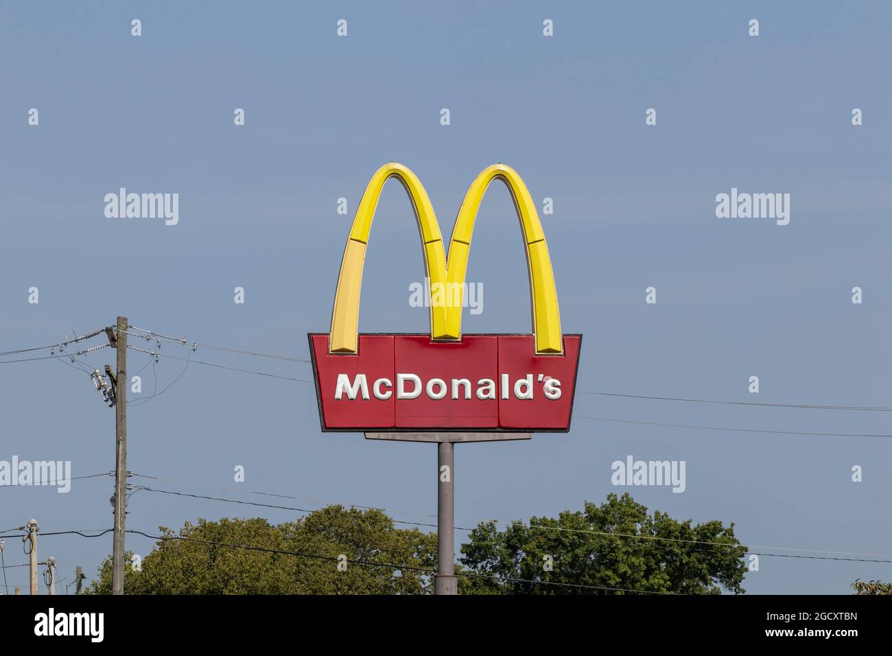 Harrison - Circa août 2021 : restaurant McDonald's. McDonald's ne fera plus de pression contre les hausses de salaire minimum et offre des salaires horaires plus élevés, Banque D'Images