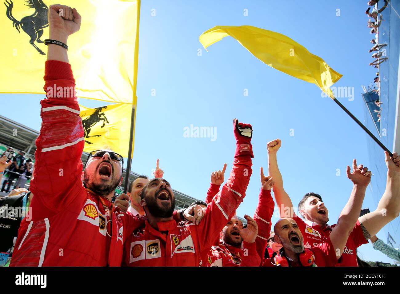 Ferrari fête sur le podium. Grand Prix brésilien, dimanche 12 novembre 2017. Sao Paulo, Brésil. Banque D'Images