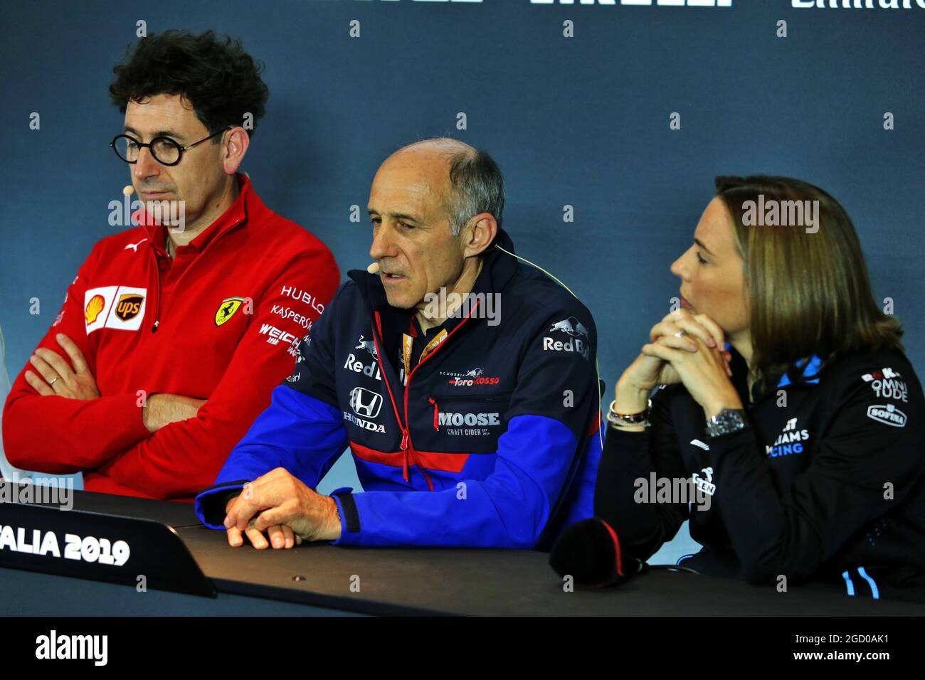 Conférence de presse de la FIA (de gauche à droite): Mattia Binotto (ITA) Directrice de l'équipe Ferrari; Franz Tost (AUT) Scuderia Toro Rosso Directrice de l'équipe; Claire Williams (GBR) Directrice adjointe de l'équipe Williams Racing. Grand Prix d'Italie, vendredi 6 septembre 2019. Monza Italie. Banque D'Images