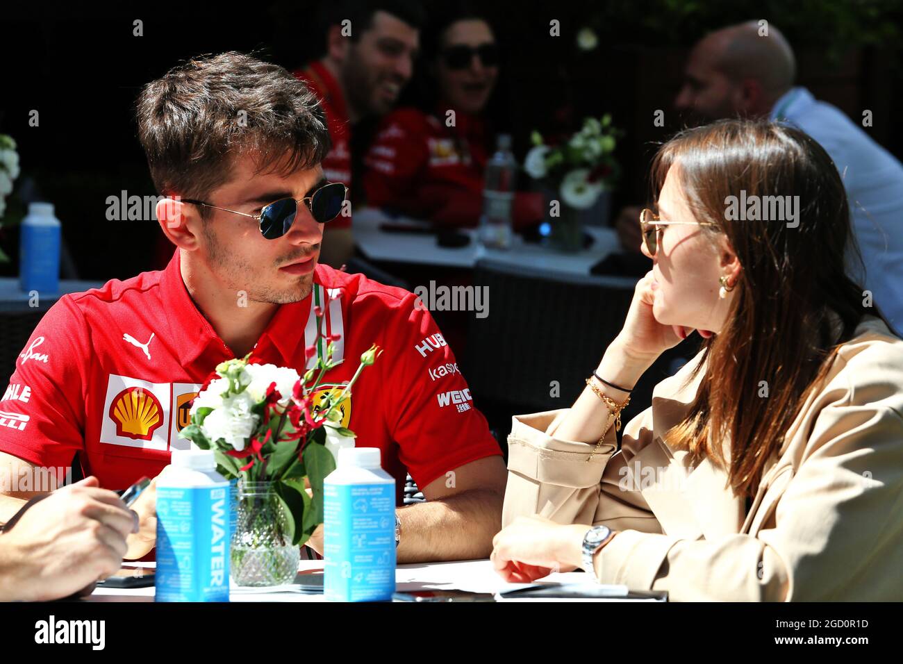 (De gauche à droite) : Charles Leclerc (mon) Ferrari avec sa petite amie Charlotte sine (mon). Grand Prix d'Australie, jeudi 12 mars 2020. Albert Park, Melbourne, Australie. Banque D'Images