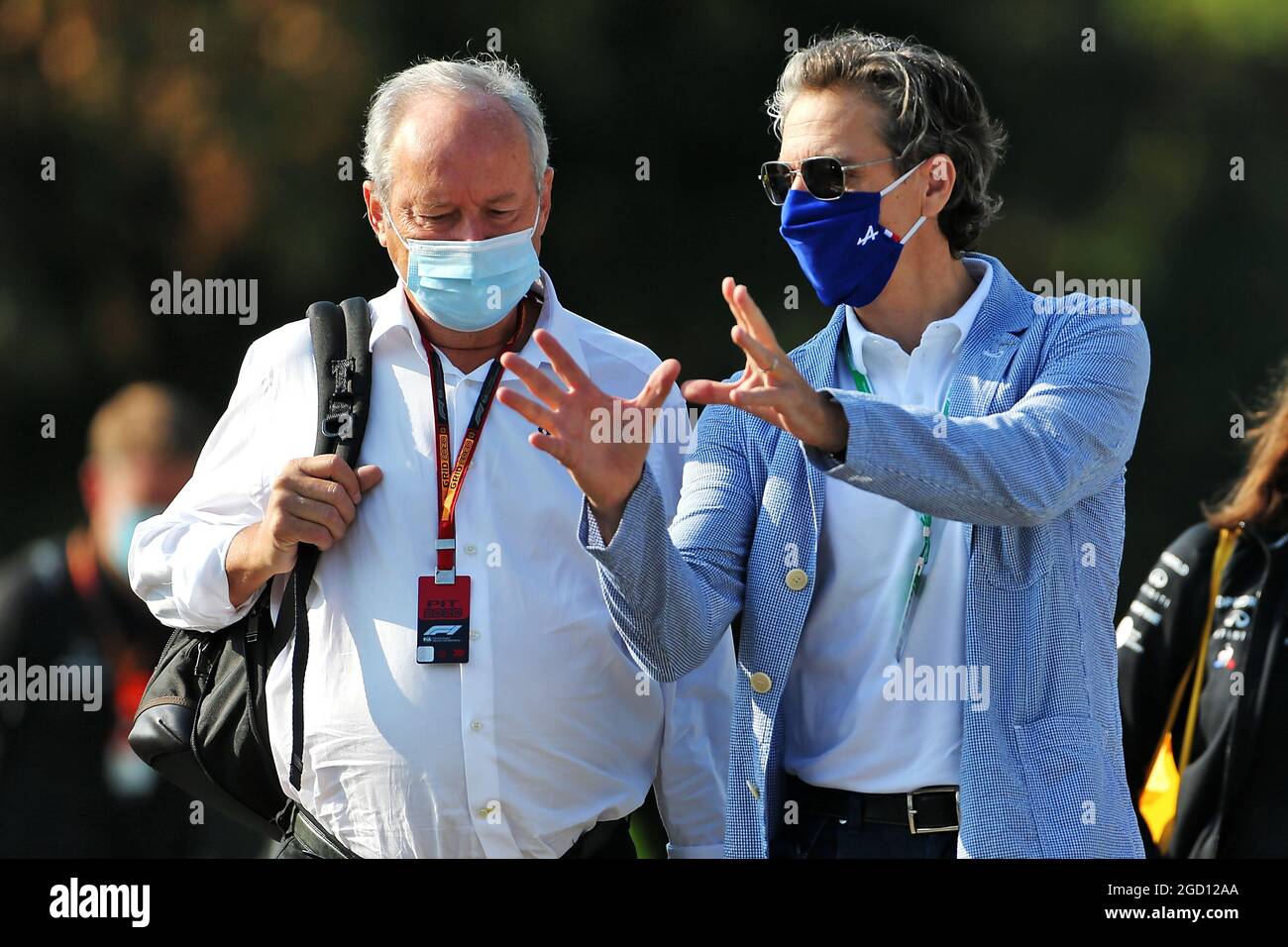 (De gauche à droite) : Jerome Stoll (FRA) Président de Renault Sport F1 avec Patrick Marinoff (GER) Directeur général Alpine. Banque D'Images