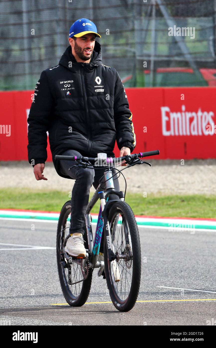 Daniel Ricciardo (AUS) Renault F1 Team conduit le circuit. Banque D'Images