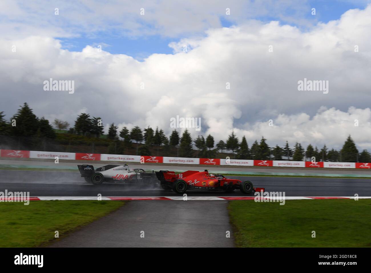 Charles Leclerc (mon) Ferrari SF1000 et Kevin Magnussen (DEN) Haas VF-20. Grand Prix de Turquie, dimanche 15 novembre 2020. Istanbul, Turquie. Image de pool FIA pour usage éditorial uniquement Banque D'Images