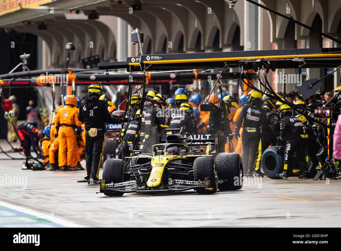 Daniel Ricciardo (AUS) Renault F1 Team RS20 fait un arrêt de fosse. Banque D'Images