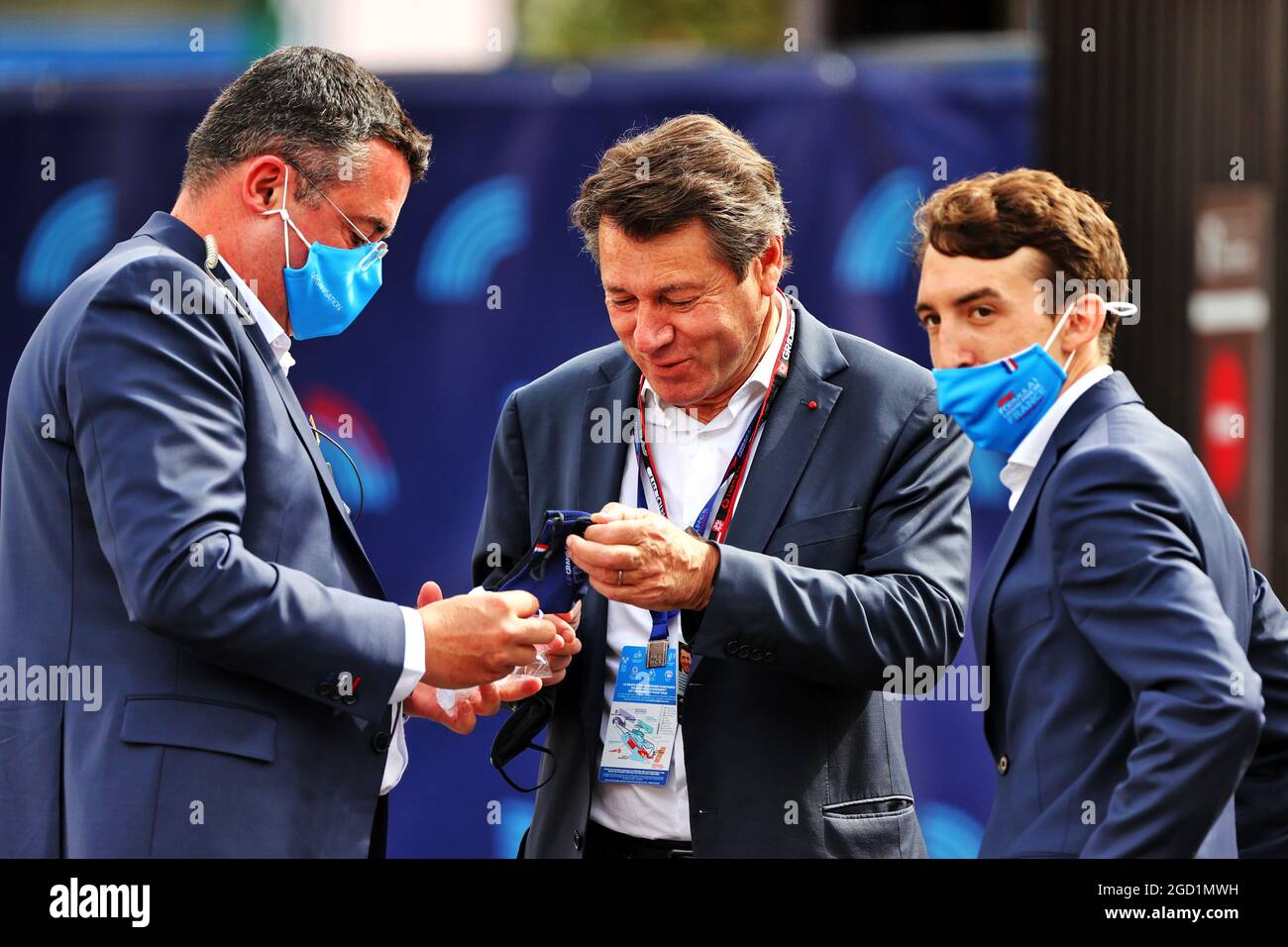 Christian Estrosi (FRA) Maire de Nice et GP français ProMotor (Centre) avec Eric Boullier (FRA) Directeur général du Grand Prix de France (à gauche). Grand Prix de France, samedi 19 juin 2021. Paul Ricard, France. Banque D'Images