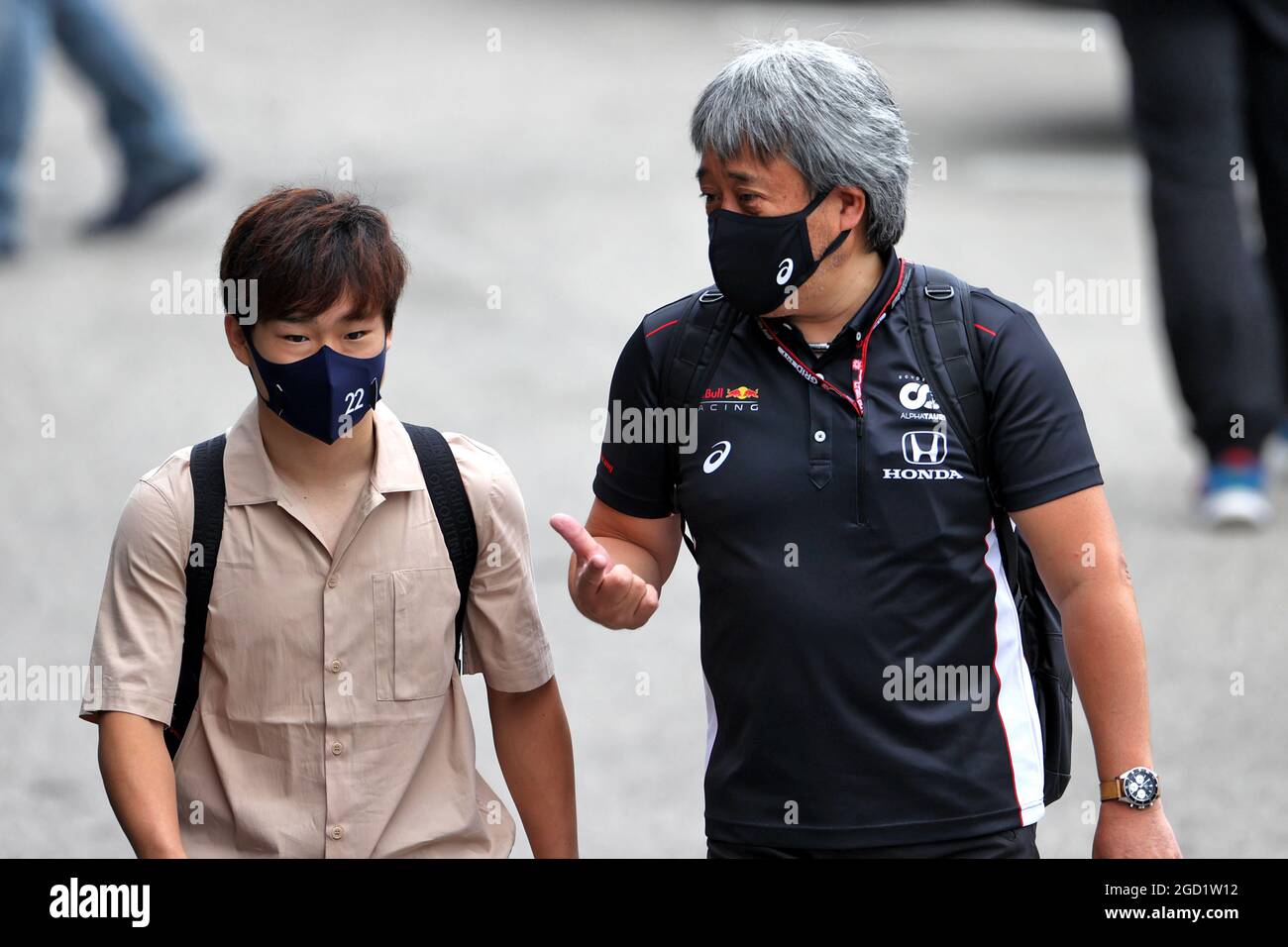 (De gauche à droite) : Yuki Tsunoda (JPN) AlphaTauri avec Masashi Yamamoto (JPN) Honda Racing F1 Directeur général. Grand Prix de Hongrie, samedi 31 juillet 2021. Budapest, Hongrie. Banque D'Images