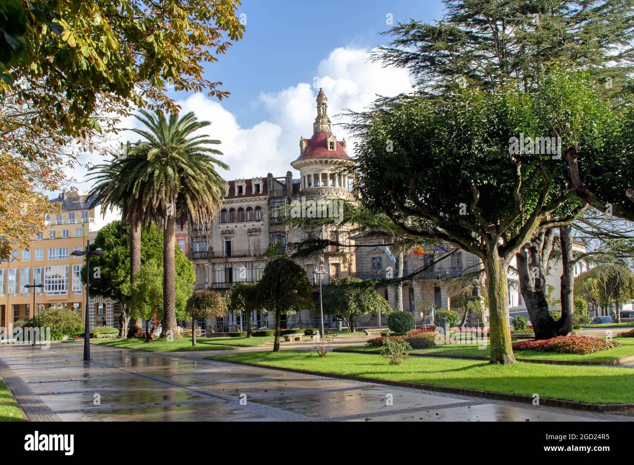 RIBADEO, ESPAGNE - 4 octobre 2020 : place Plaza de Espana dans le centre-ville de Ribadeo, Lugo, Galice, Espagne. Banque D'Images