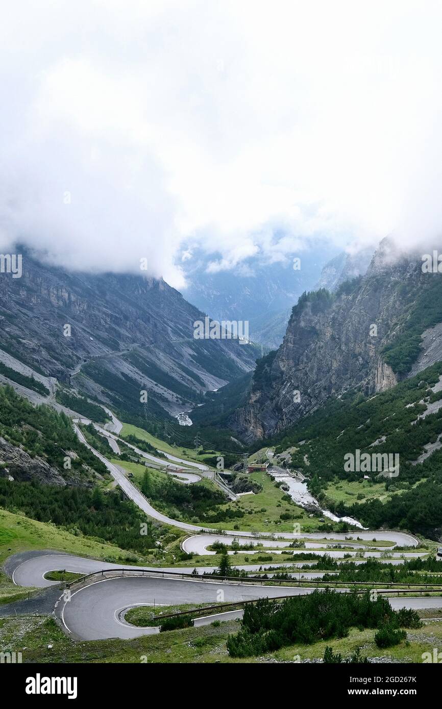 Col du Stelvio, Passo dello Stelvio. Le Passo dello Stelvio relie Prad à Vinschgau/Tyrol du Sud à Bormio en Veltlin/Lombardie. Banque D'Images