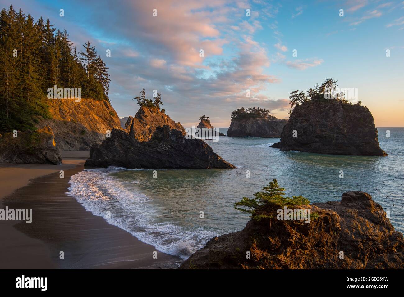 Plage secrète, Samuel H. Boardman State Scenic Corridor, le sud de l'Oregon coast. Banque D'Images