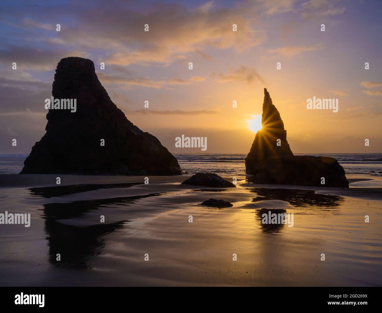 Les piles de la mer à Bandon Beach sur la côte sud de l'Oregon. Banque D'Images