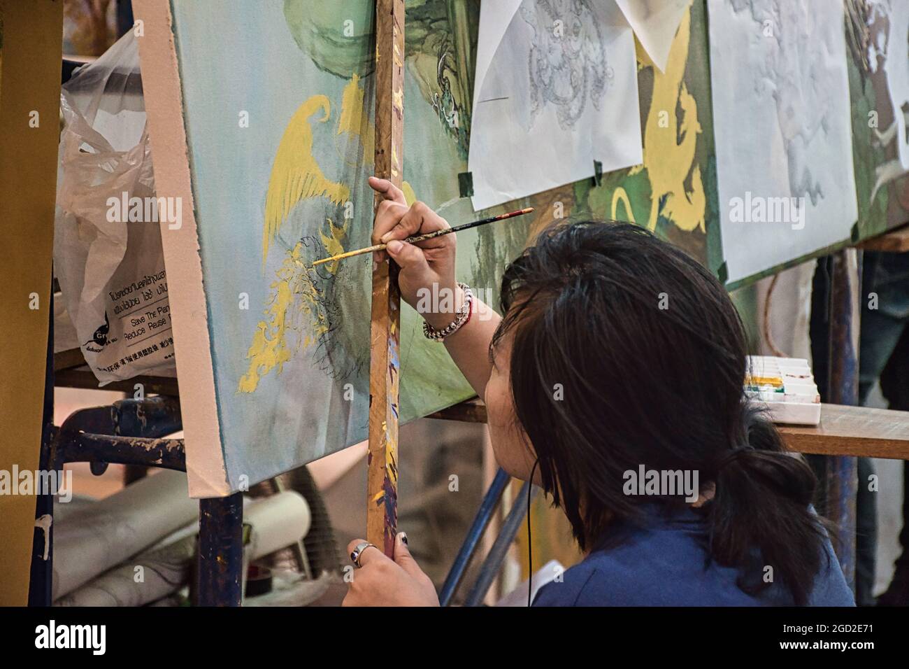 Bangkok, Thaïlande 07 avril 2021 artiste asiatique restaurant de la peinture traditionnelle Banque D'Images