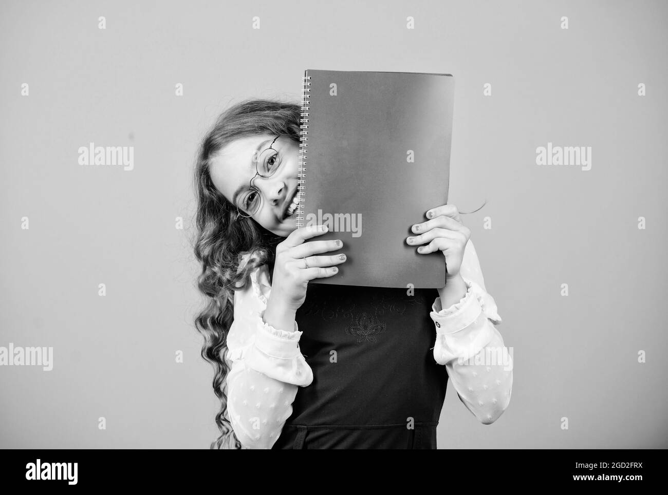 Concept d'examen scolaire. Examen final à venir. Test de dossier de
