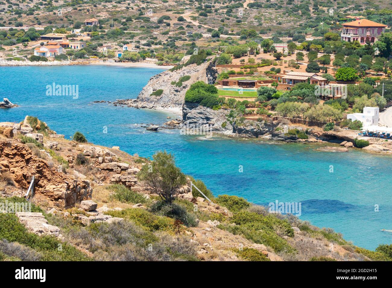 Mer transparente sur une étendue de côte à Athènes Grèce Banque D'Images
