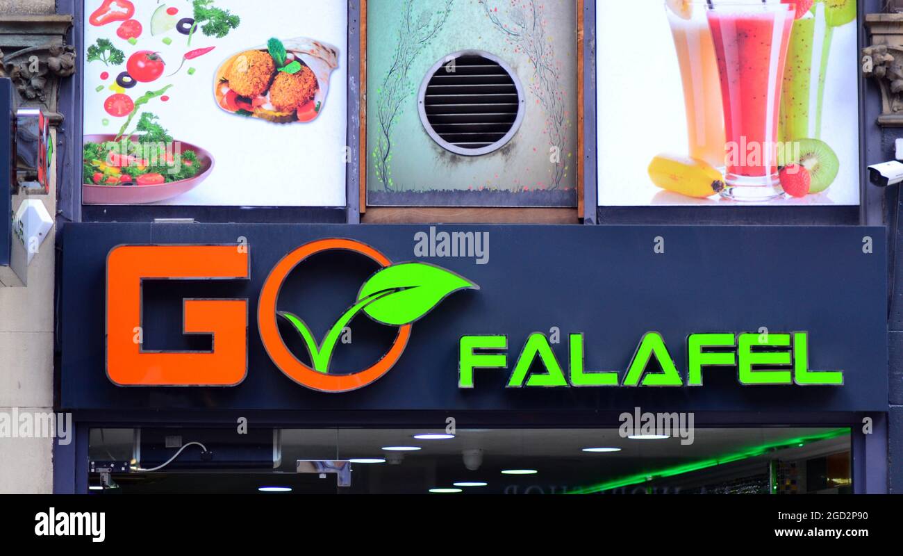 Panneau sur une boutique Go Falafel dans le centre de Manchester, Angleterre, Royaume-Uni Banque D'Images
