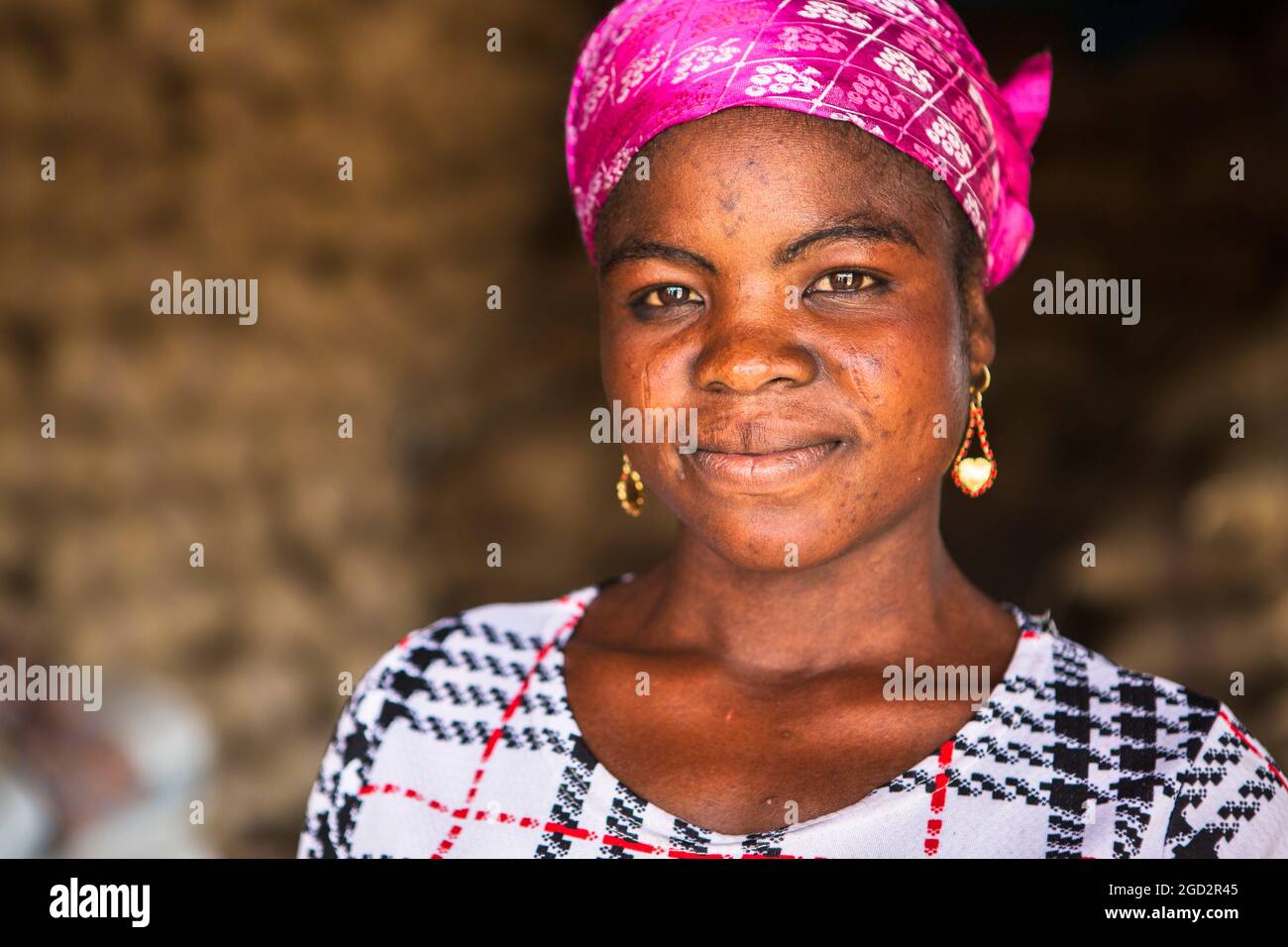 Portrait d'une femme de village d'Afrique de l'Ouest ca. 21 février 2018 Banque D'Images