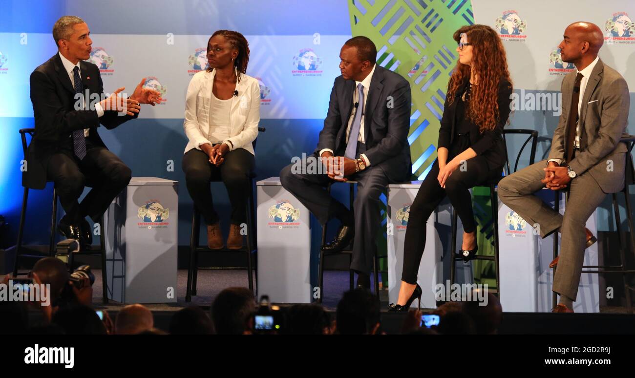 Le président kenyan Uhuru Kenyatta et le président américain Barack Obama se joignent à une conversation interactive avec les entrepreneurs lors du sixième Sommet mondial sur l'entreprenariat à Nairobi, au Kenya, vers. 25 juillet 2015 Banque D'Images