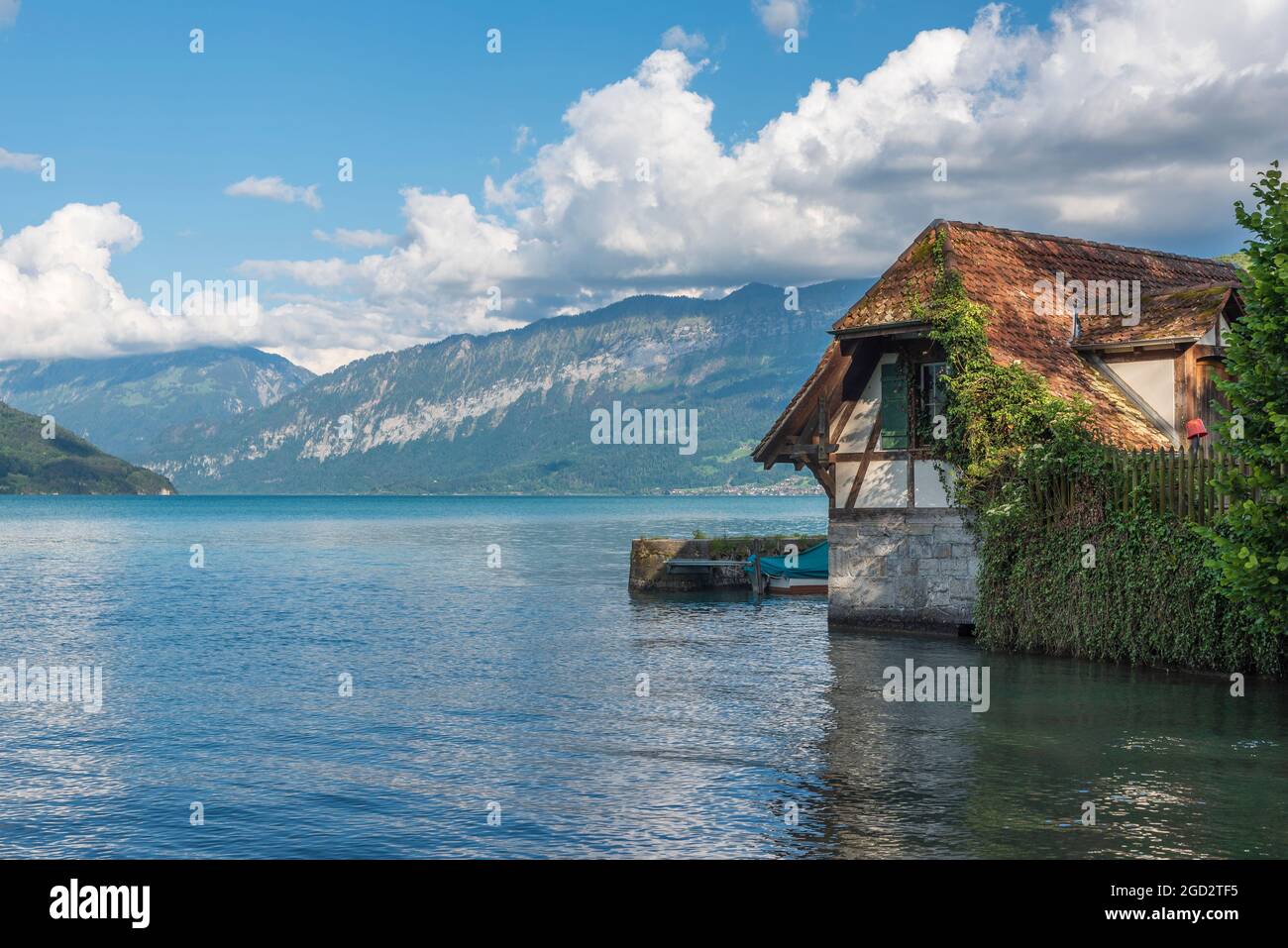 Géographie / Voyage, Suisse, bateau-maison au lac Thun, Spiez, Oberland bernois, DROITS-SUPPLÉMENTAIRES-AUTORISATION-INFO-NON-DISPONIBLE Banque D'Images