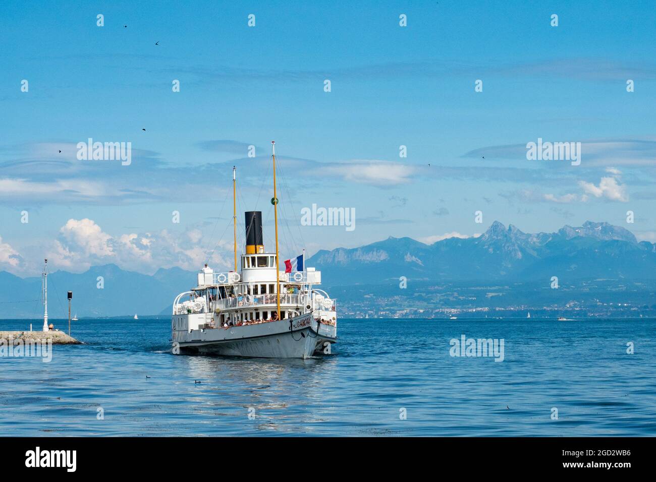 Nyon, Suisse - 10 juillet 2021 : un bateau à vapeur à aubes sur le lac Léman Banque D'Images