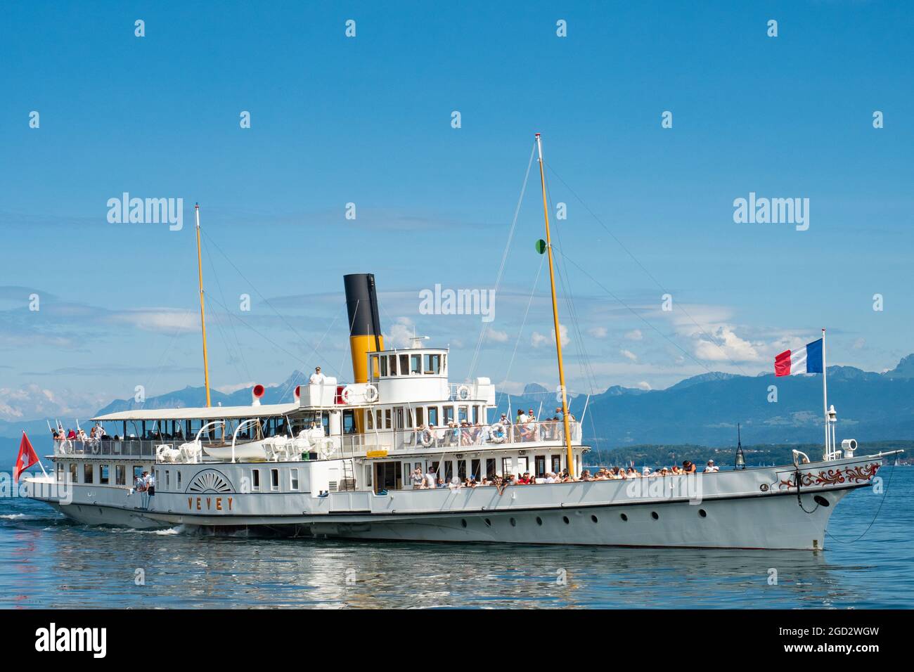 Nyon, Suisse - 10 juillet 2021 : un bateau à vapeur à aubes sur le lac Léman Banque D'Images