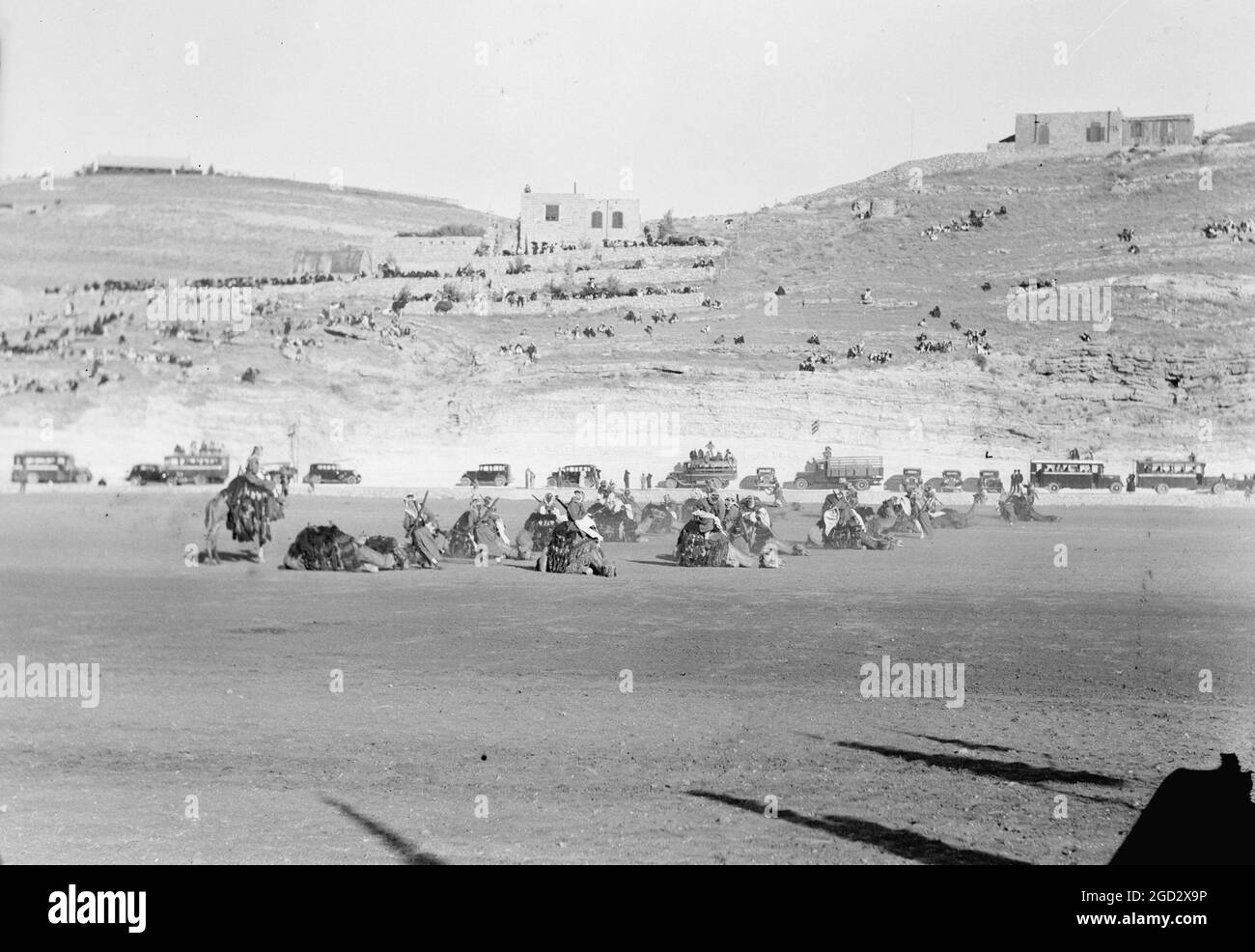 Visite du prince Emir Saoud à Emir Abdullah à Amman, Transjordan. Corps de chameau de la Légion arabe, foreuse de chameau ca. 1935 Banque D'Images