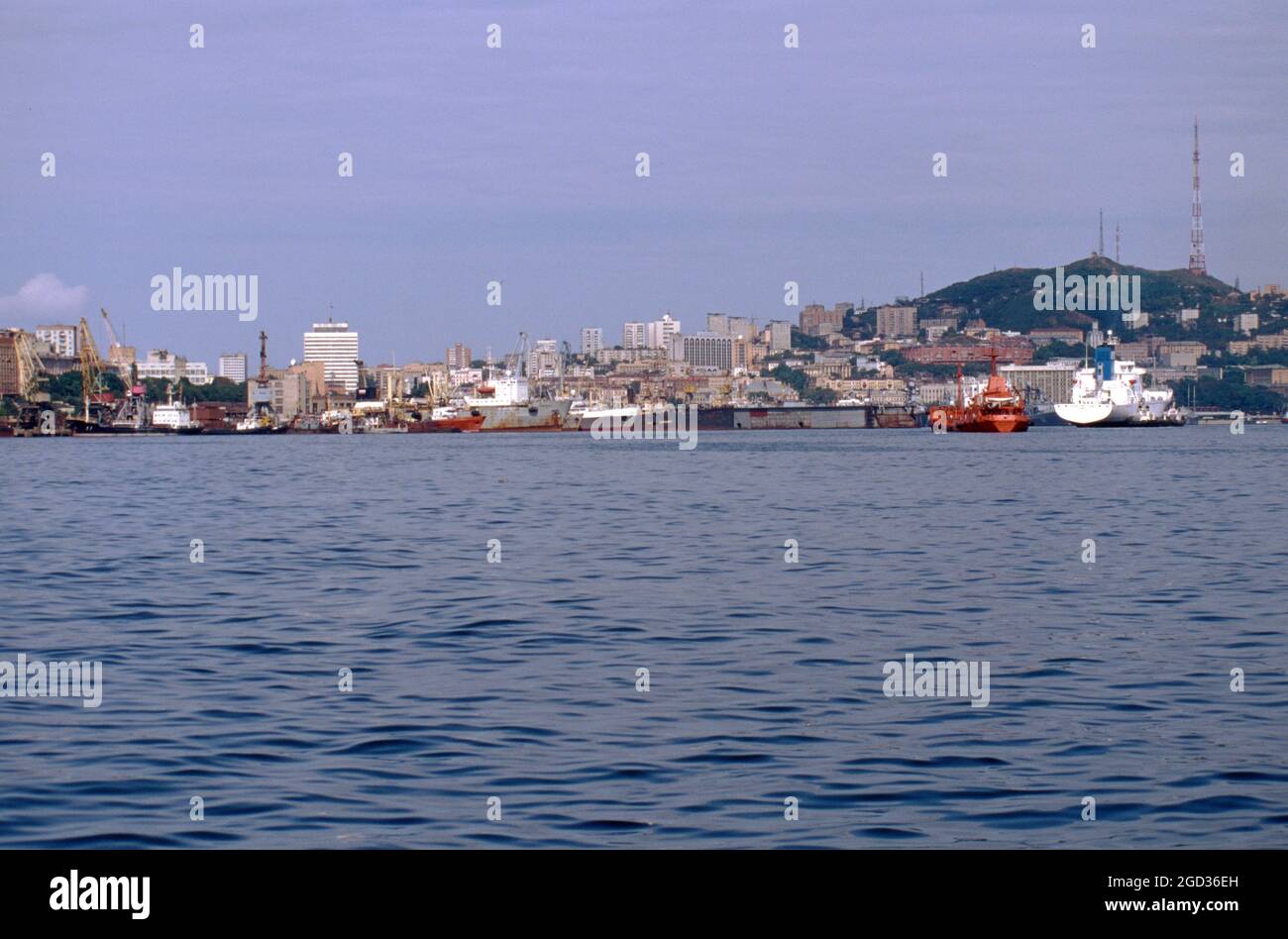 Port de Vladivostok, vue depuis la baie de Golden Horn, Vladivostok, Russie; 2000 Banque D'Images