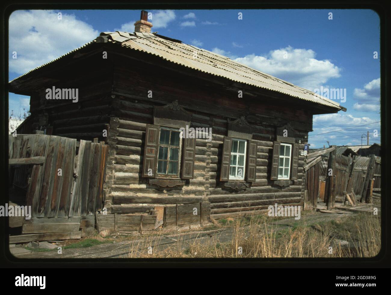 Maison en rondins (Strod Street 26), (vers 1900), Yakoutsk, Russie; 2002 Banque D'Images