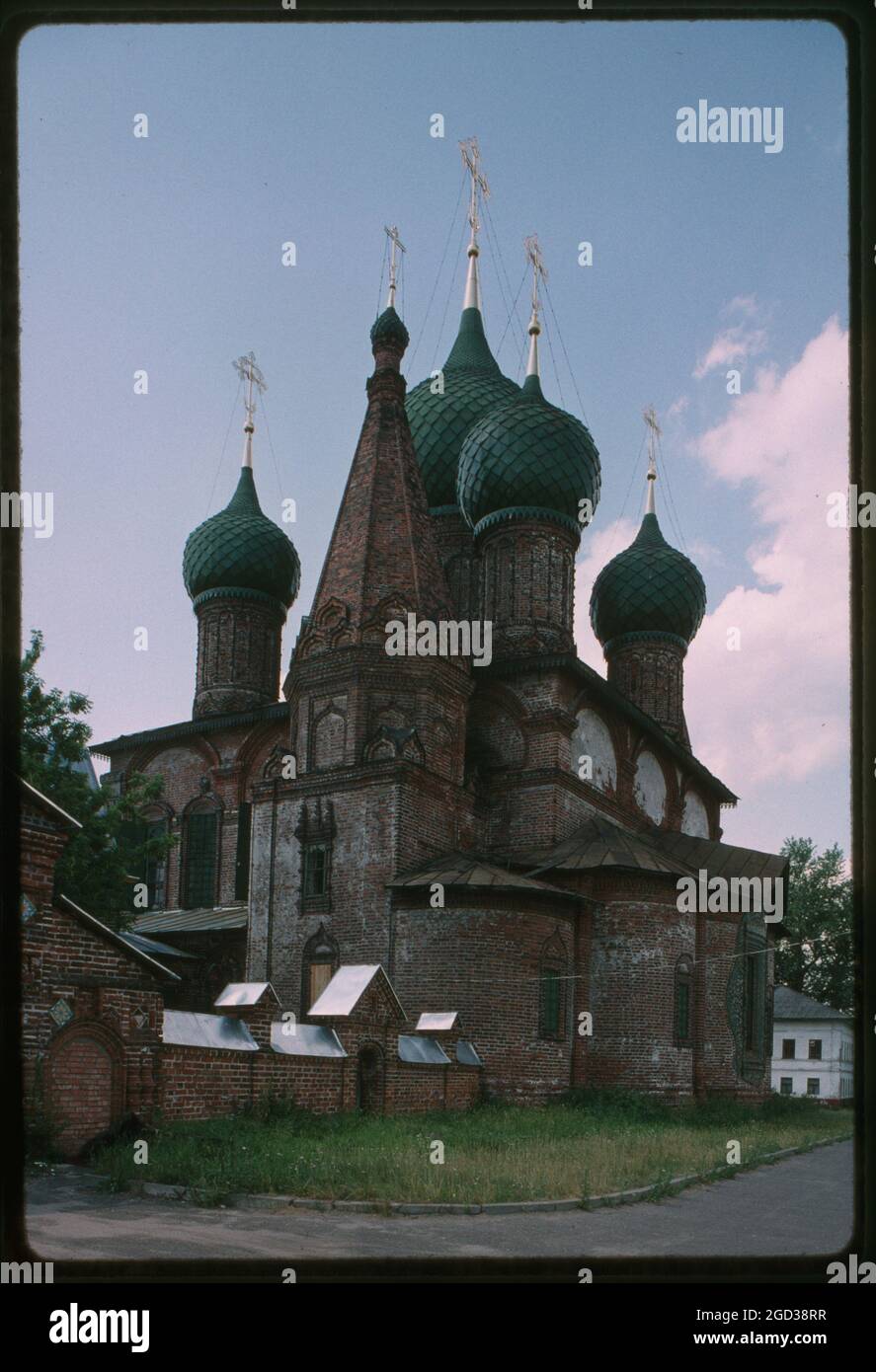 Église Saint-Jean-Chrysostome à Korovniki (1649-54), vue sud-est, Yaroslavl, Russie; 1995 Banque D'Images
