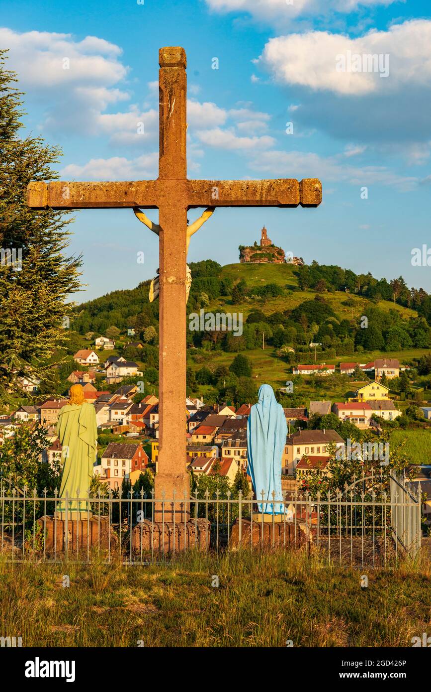 FRANCE, MOSELLE (57), DABO, LE CALVAIRE ET LE ROCHER DE DABO Banque D'Images