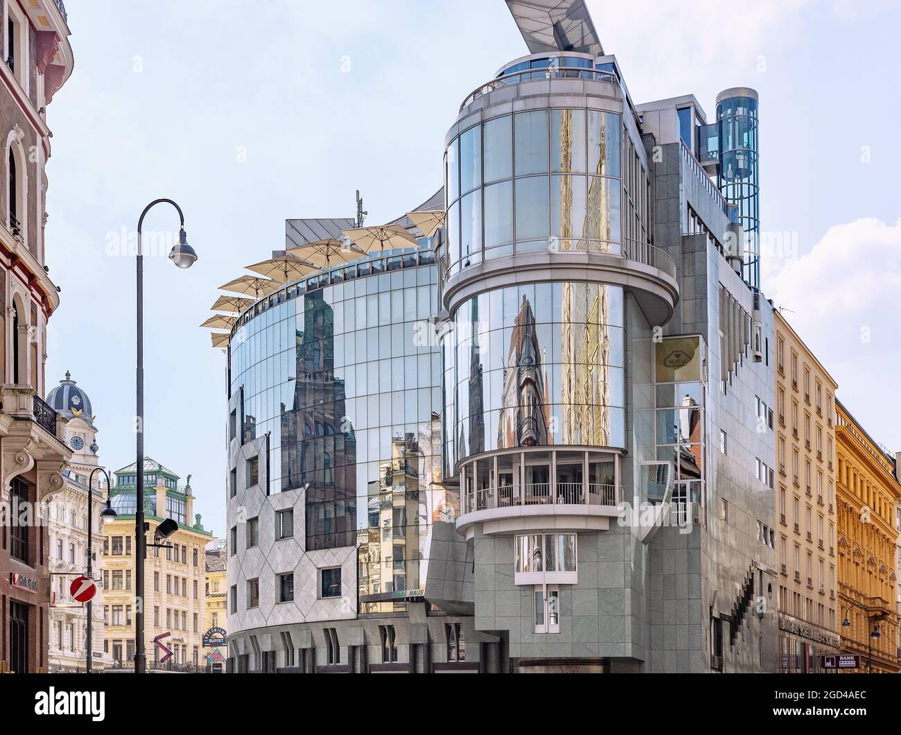 Géographie / voyage, Autriche, Vienne, Haas House, façade avec reflet Cathédrale Saint-Stephan, DROITS-SUPPLÉMENTAIRES-AUTORISATION-INFO-NON-DISPONIBLE Banque D'Images