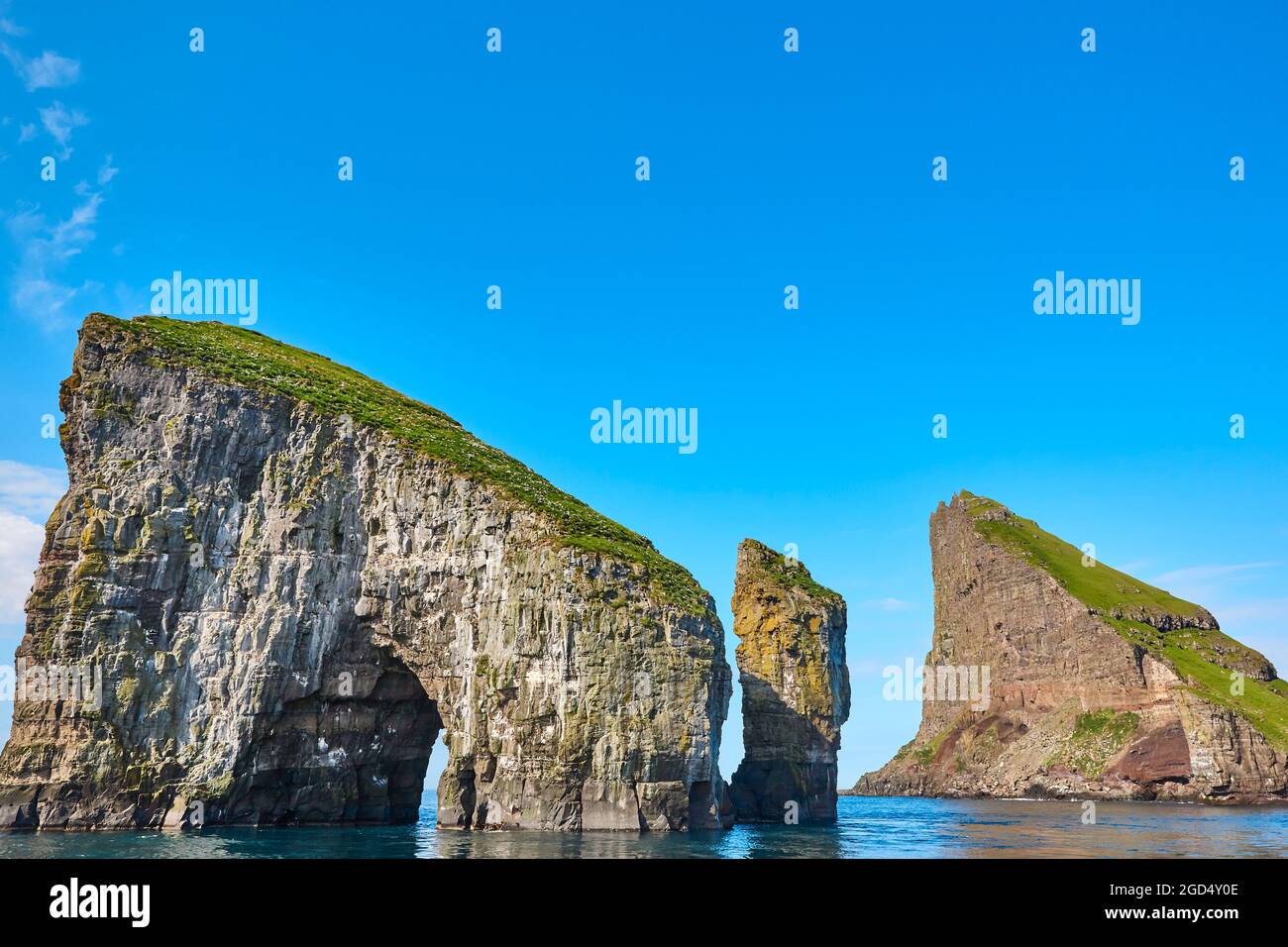 les-f-ro-paysage-littoral-dans-l-le-de-vagar-et-aux-beaux-jours