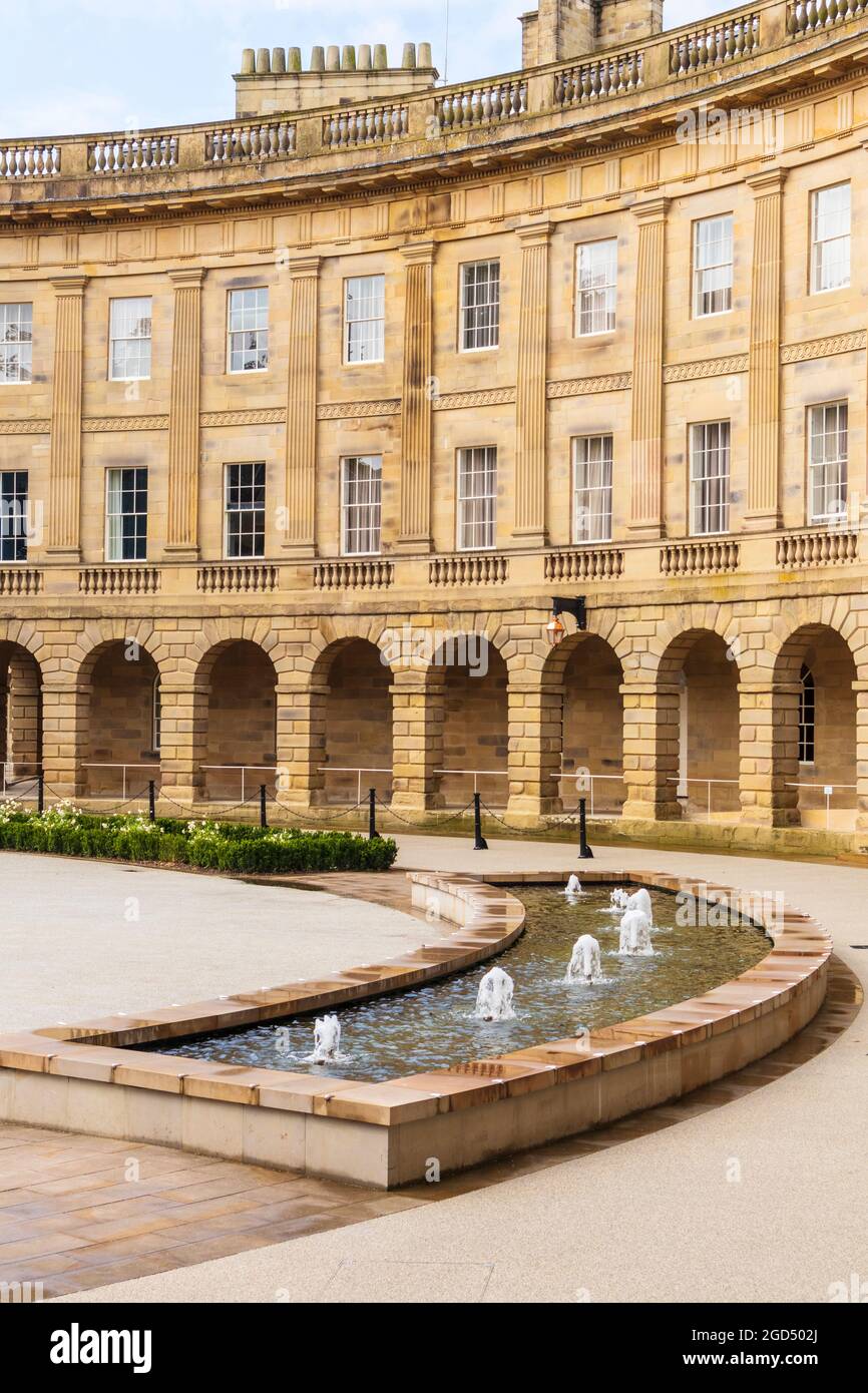L'hôtel Buxton Crescent, récemment ouvert en tant qu'hôtel 5 étoiles après une rénovation complète. Géré par Ensana Hotels Banque D'Images