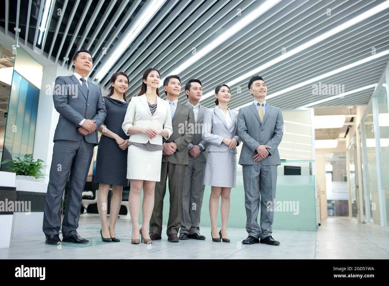 Confident business team looking at view Banque D'Images