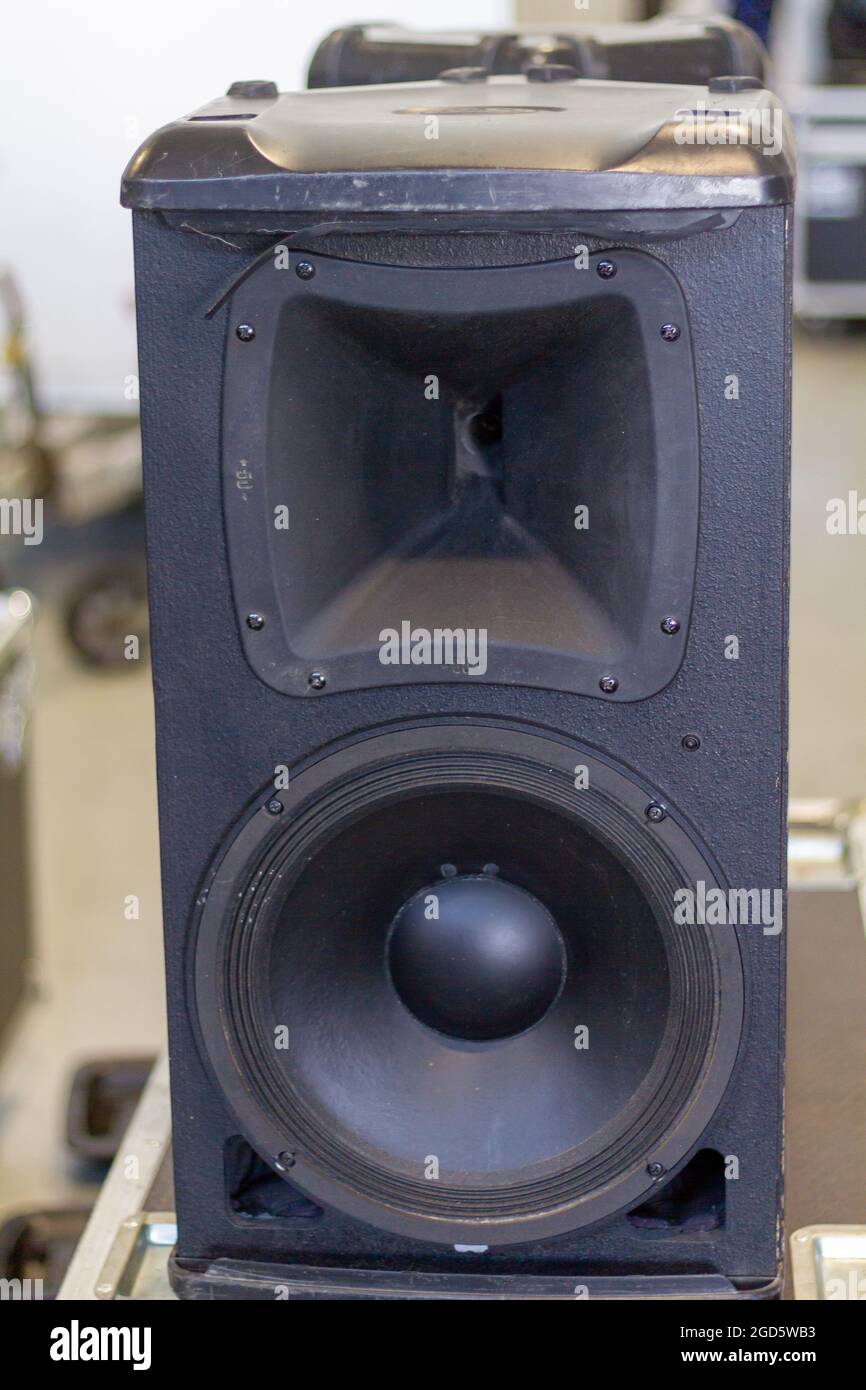 Amplificateur de son utilisé dans les concerts de musique placés dans la  salle de répétition d'un groupe de rock Photo Stock - Alamy