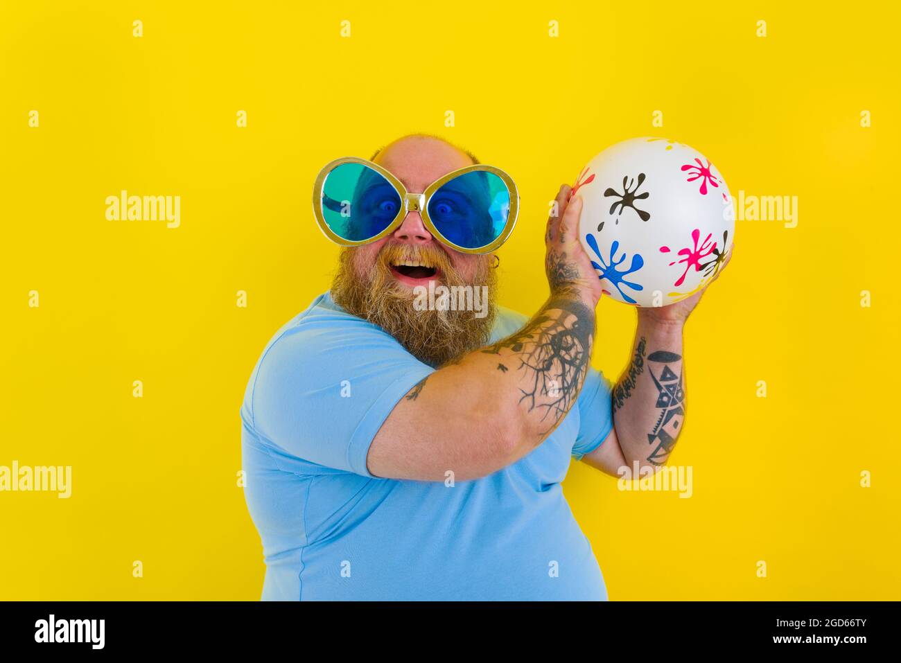 Fat man with a beard Banque de photographies et d'images à haute résolution  - Alamy