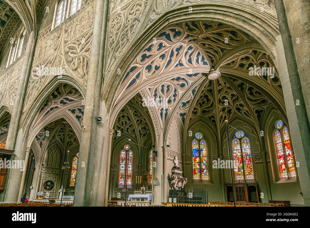Intérieur de la cathédrale de Chambéry dédié à Saint François de Sales. Les côtes et les décorations sont spectaculaires trombe l'oeil. Chambéry, France Banque D'Images Intérieur de la cathédrale de Chambéry dédié à Saint François de Sales. Les côtes et les décorations sont spectaculaires trombe l'oeil. Chambéry, France Banque D'Images