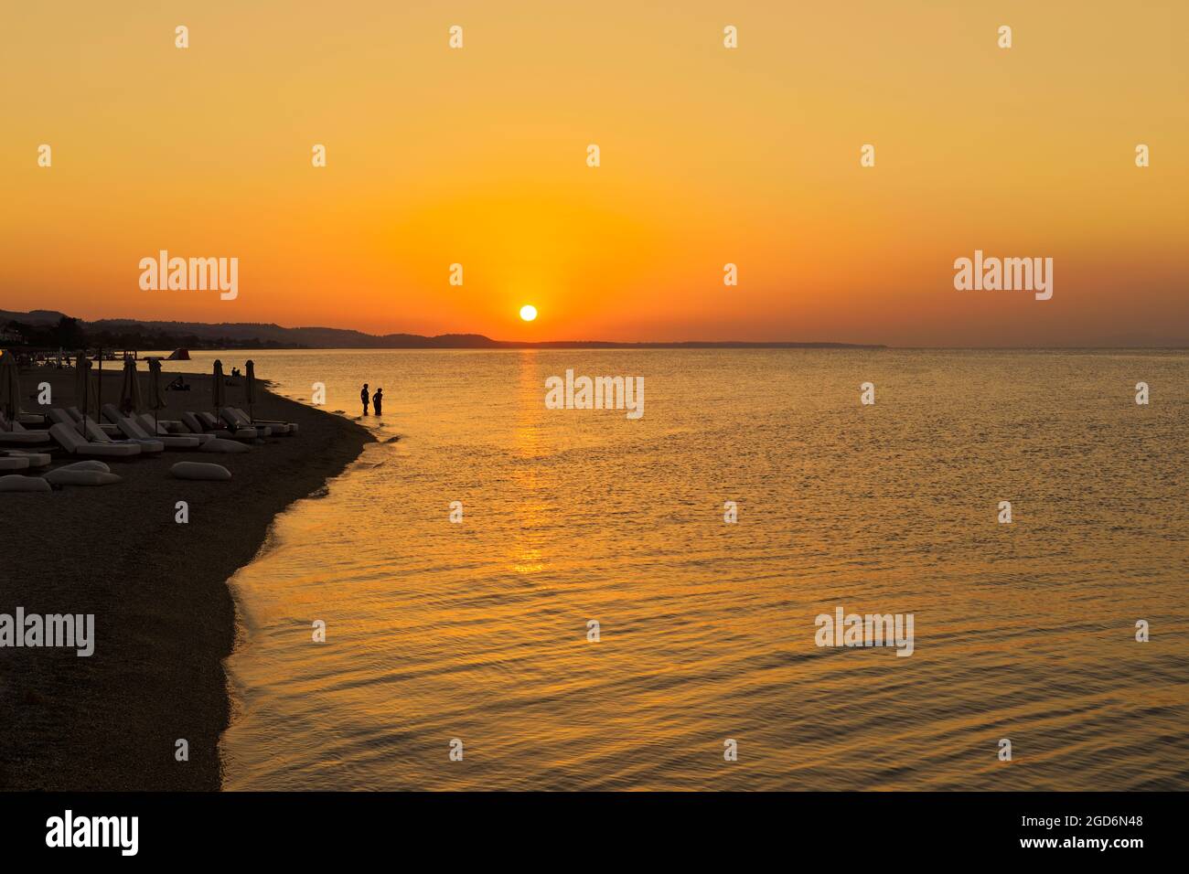 Coucher de soleil sur la plage, Kassandra, Chalkidiki, Halkidiki, Grèce Banque D'Images