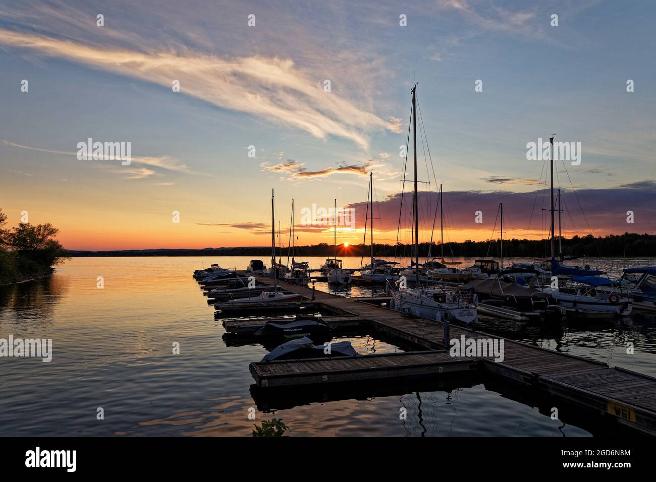 Port de plaisance d'Ottawa au coucher du soleil avec bateaux Banque D'Images