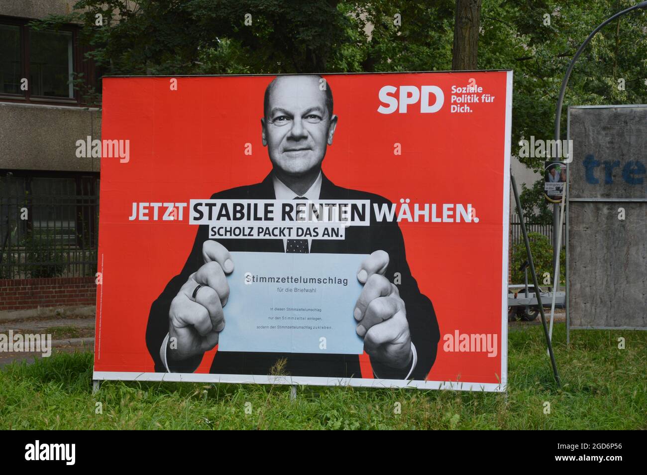 Affiches électorales à Thielallee à Dahlem, Berlin, Allemagne - 10 août 2021. Banque D'Images