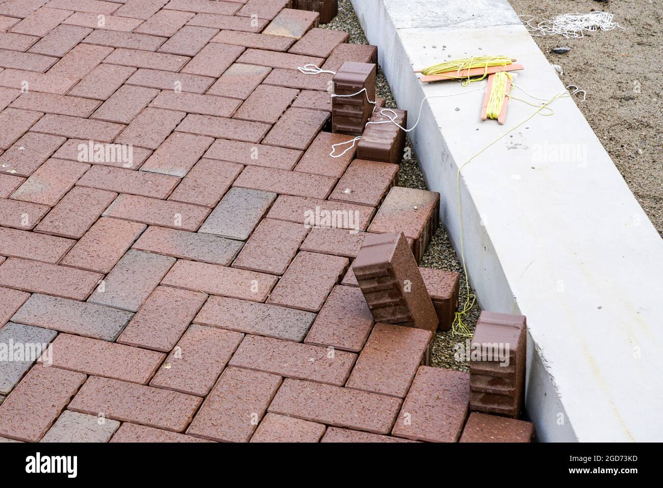 vue abstraite du pavé inachevé de la place avec des pavés bruns Banque D'Images