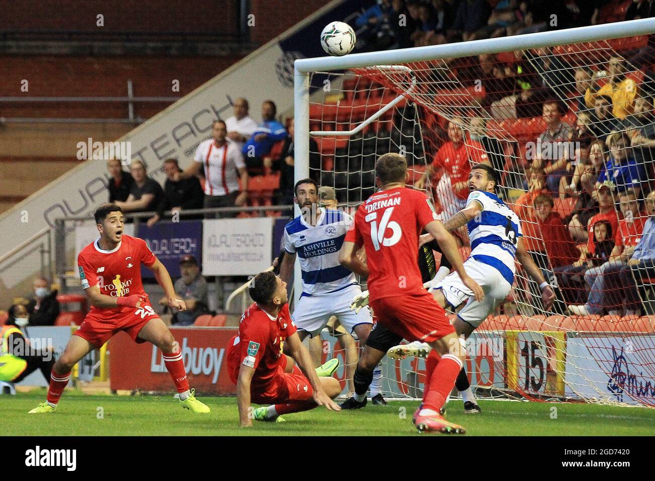 Londres, Royaume-Uni. 11 août 2021. DaN Happe, de Leyton Orient (M), prend une photo au but. Match de la coupe Carabao du 1er tour, Leyton Orient v Queens Park Rangers au stade Breyer Group de Londres le mercredi 11 août 2021. Cette image ne peut être utilisée qu'à des fins éditoriales. Utilisation éditoriale uniquement, licence requise pour une utilisation commerciale. Aucune utilisation dans les Paris, les jeux ou les publications d'un seul club/ligue/joueur. photo par Steffan Bowen/Andrew Orchard sports photographie/Alay Live news crédit: Andrew Orchard sports photographie/Alay Live News Banque D'Images