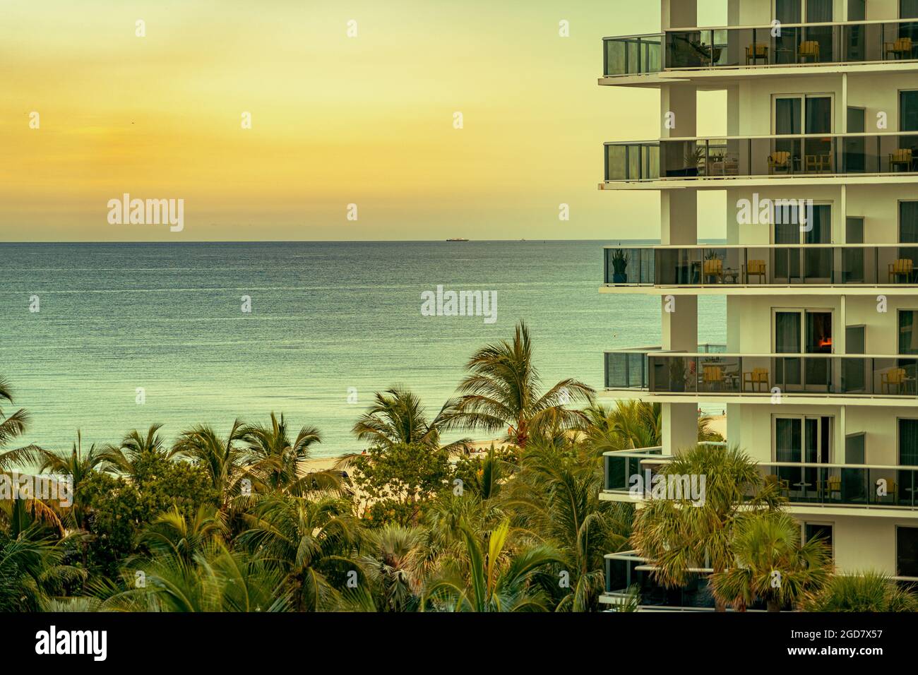 Vue sur l'océan depuis un hôtel de Miami Beach, Floride, États-Unis Banque D'Images