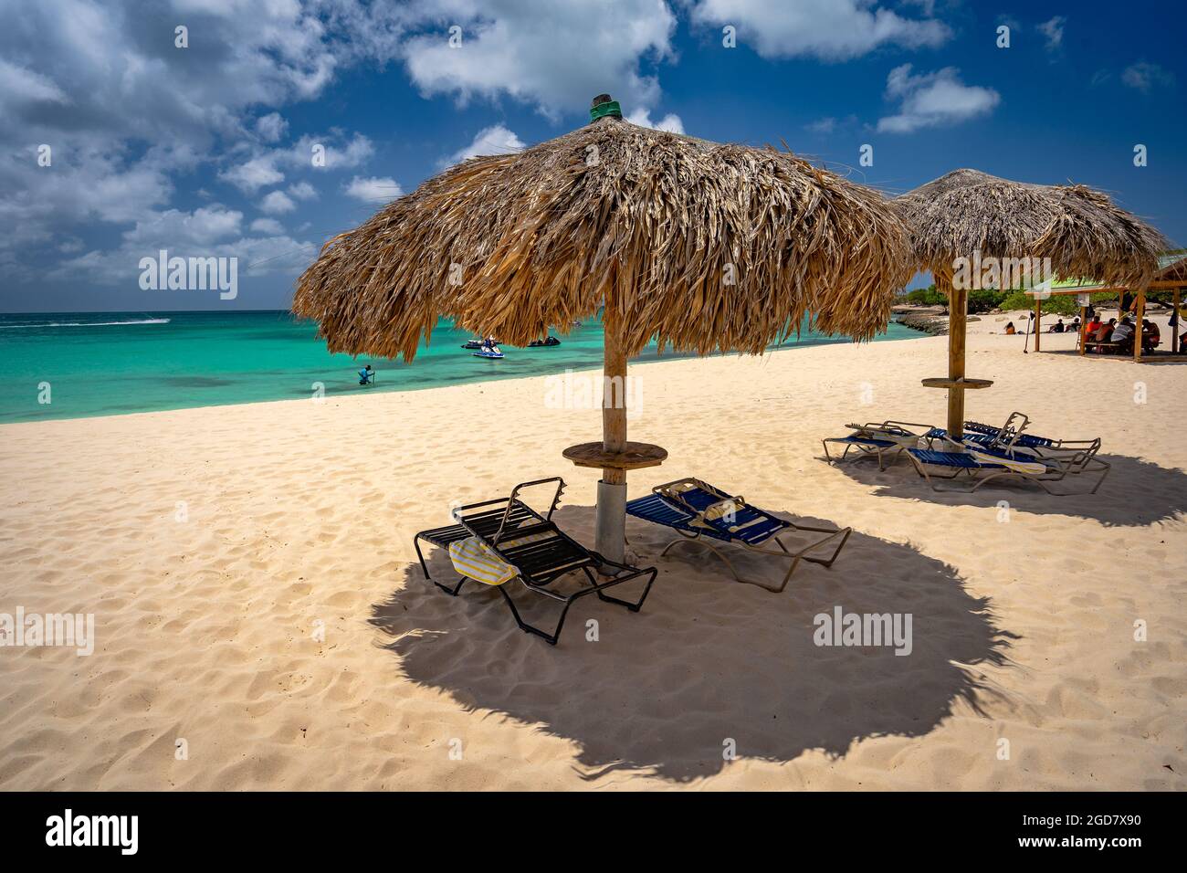 Eagle Beach, Oranjestad, Aruba - Cabanas sur la plage Banque D'Images