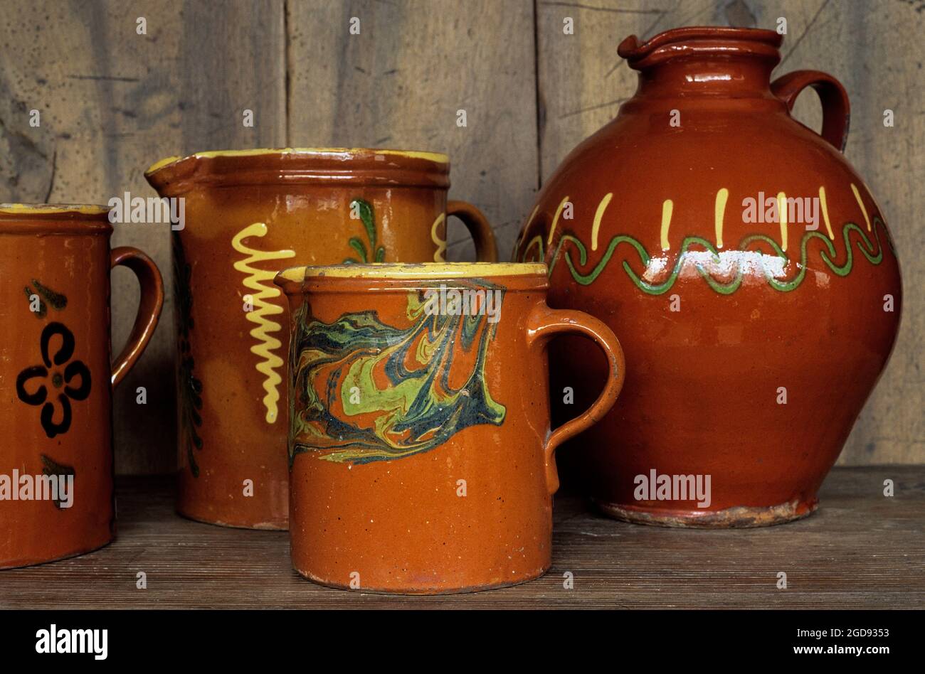 FRANCE, HAUTE-SAVOIE (74) ANTIQUITÉS, POTERIE SAVOYARDE DU XIXE SIÈCLE  Photo Stock - Alamy