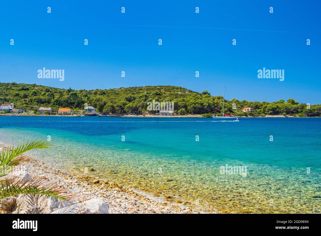 Lagon turquoise sur la côte Adriatique en Croatie. Magnifique paysage méditerranéen. Baie de Soline sur l'île de Dugi Otok. Banque D'Images