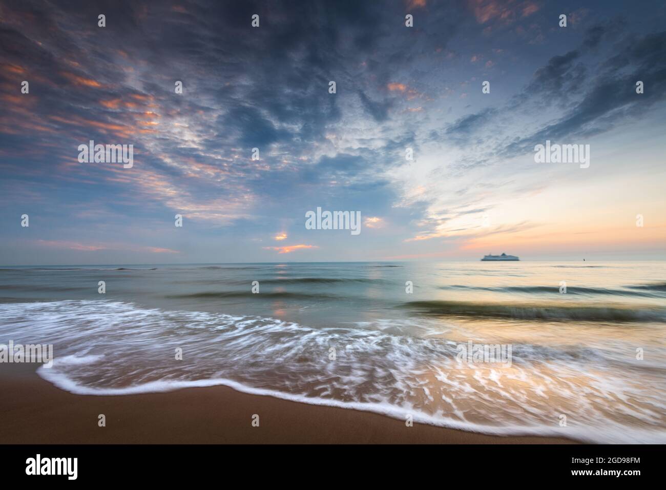 Coucher de soleil sur la plage de Sangatte, France, Côte d'opale Banque D'Images